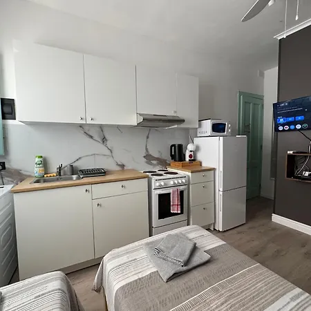 Bentley Ground Floor Apartman *